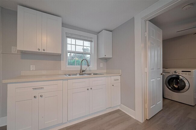 Photo - 1401 Collier St