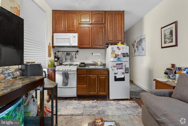 Building Photo - 638 Catharine St Unit 1R Rental