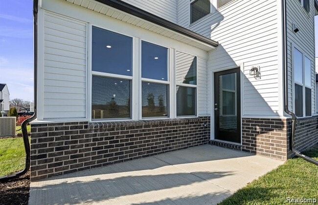 5570 E Spaniel Dr