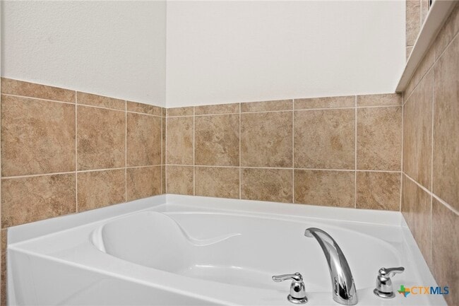 Building Photo - 1203 Daffodil Dr