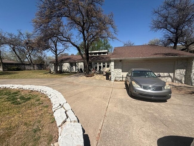 Photo - 1925 Plaza District Dr