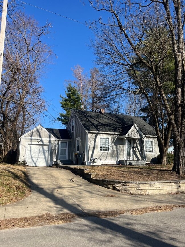 Photo - Spacious 3 bedroom, 1 bath Home - Available July 2026!