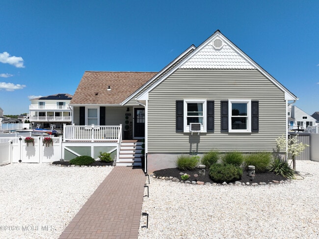 Photo - 140 Matilda Dr