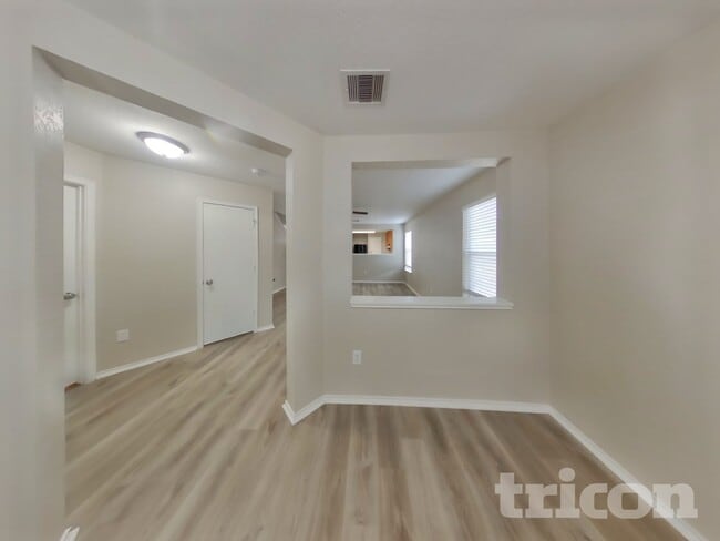 Photo - 6546 Benwood Crest