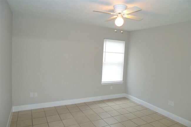 Photo - 19939 Great Elms Dr