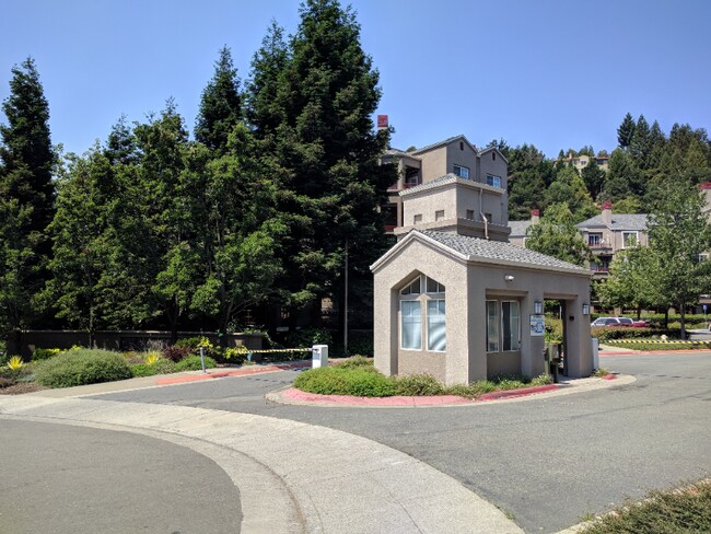 Photo - 320 Caldecott Ln