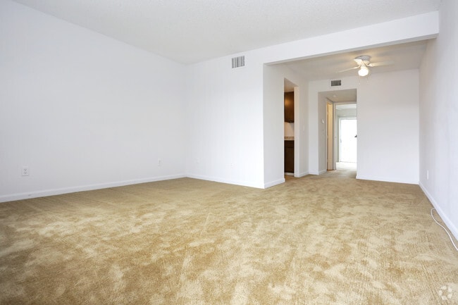 1BD1BA - 640 SqFt (Living Room)