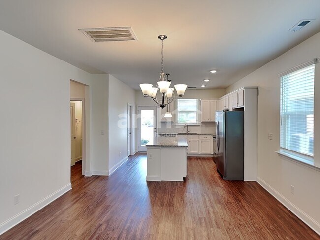 Photo - 211 Stowe Rd