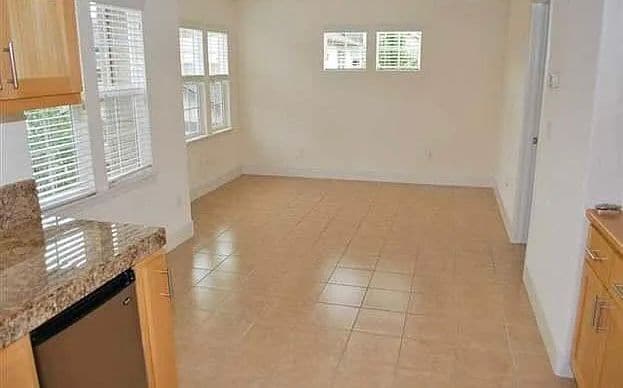 Photo - 2745 Elston St