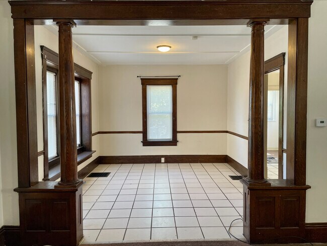 Photo - 887 N Howard St