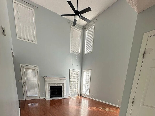 Photo - Room in House on Lakeview Rd