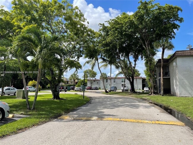 Photo - 10389 N Kendall Dr Unit S2
