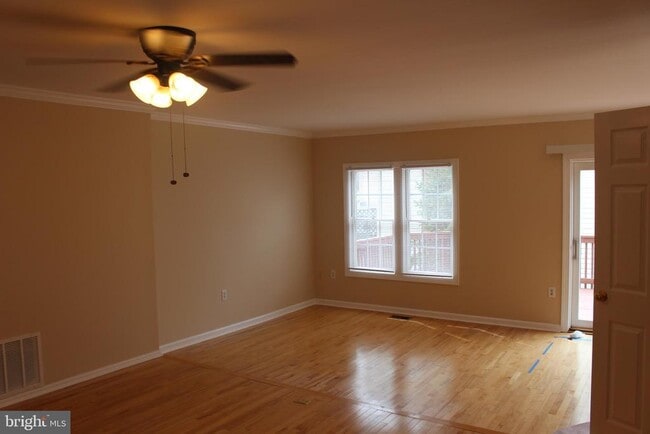 Photo - 611 Suffield Dr