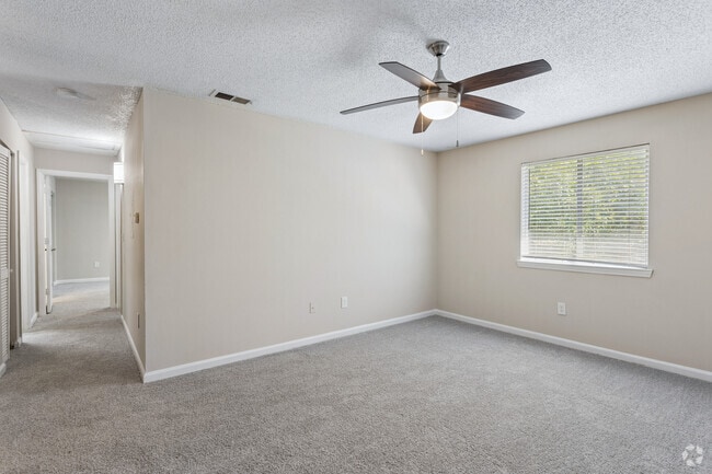 2BR, 2BA - 880SF - Living Room