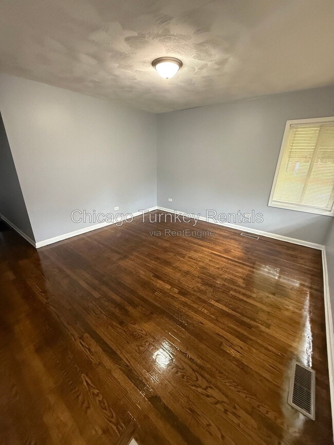 Photo - 14204 Woodlawn Ave