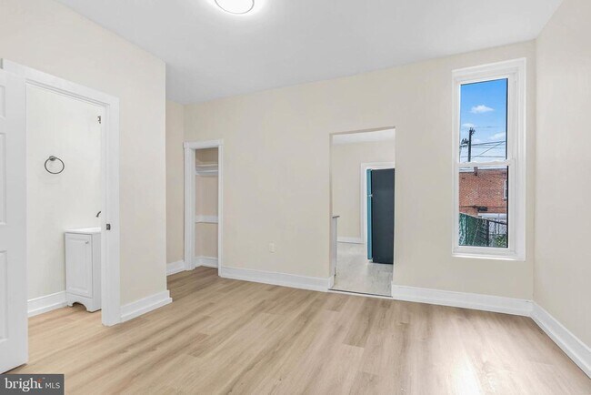 Photo - 5736 Leonard St