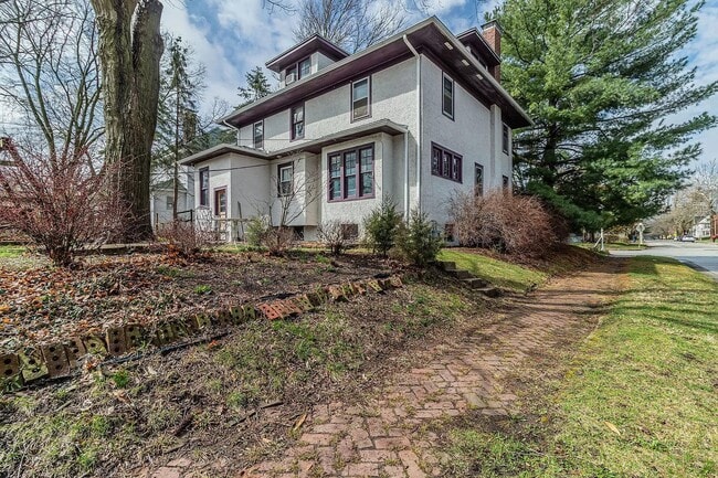 Back View - 602 S Broadway Ave Unit 1