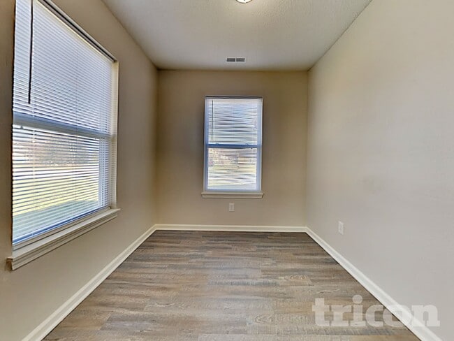 Photo - 1697 Willowview Ln