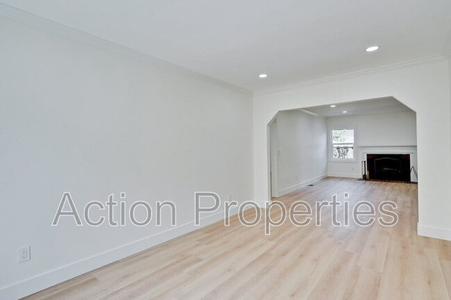 Photo - 207 Haight St