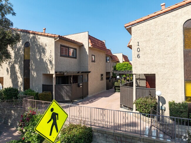 115 N Almanzor St - 115 N Almansor St