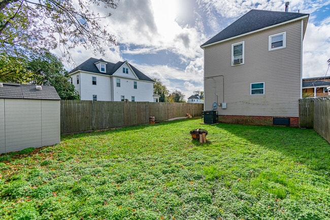 Photo - 228 W 28th St