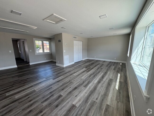 Building Photo - 104 1st St NE Unit 1 Rental