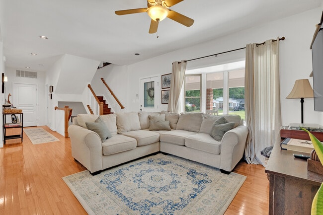 Photo - 6100 Leewood Dr