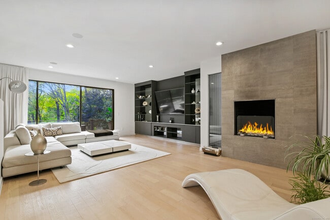 Photo - 210 Red Fox Rd