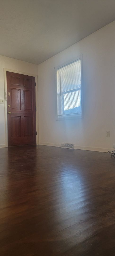 Building Photo - 2 Bedroom Duplex Rental