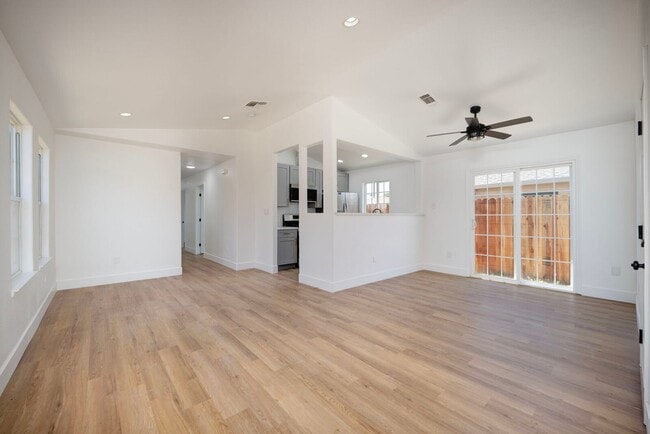 Photo - 2716 Yreka Ave