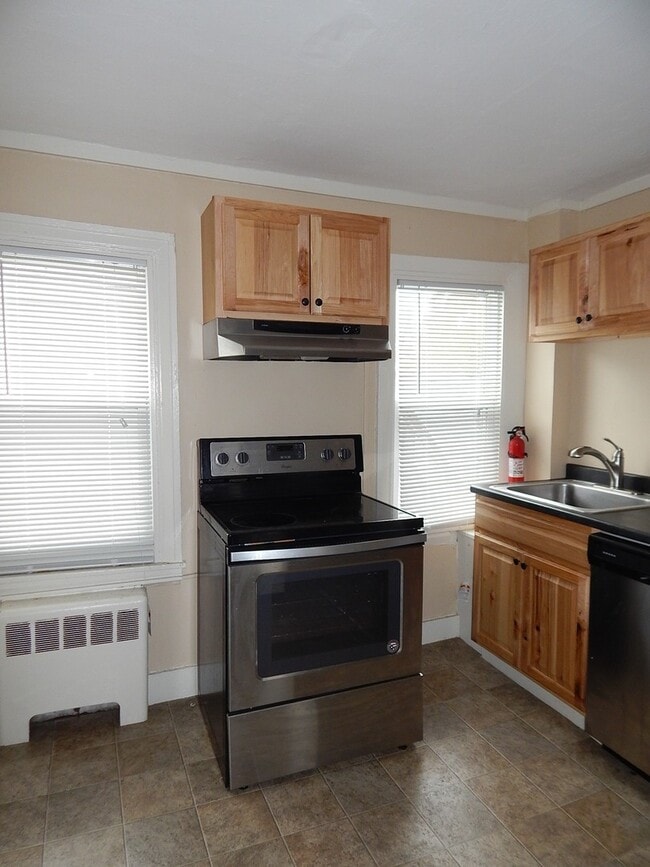 Photo - 110 Essex St Unit Apt #4