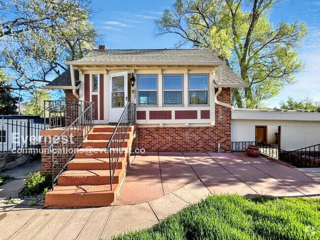 Building Photo - 1322 E Kiowa St Rental