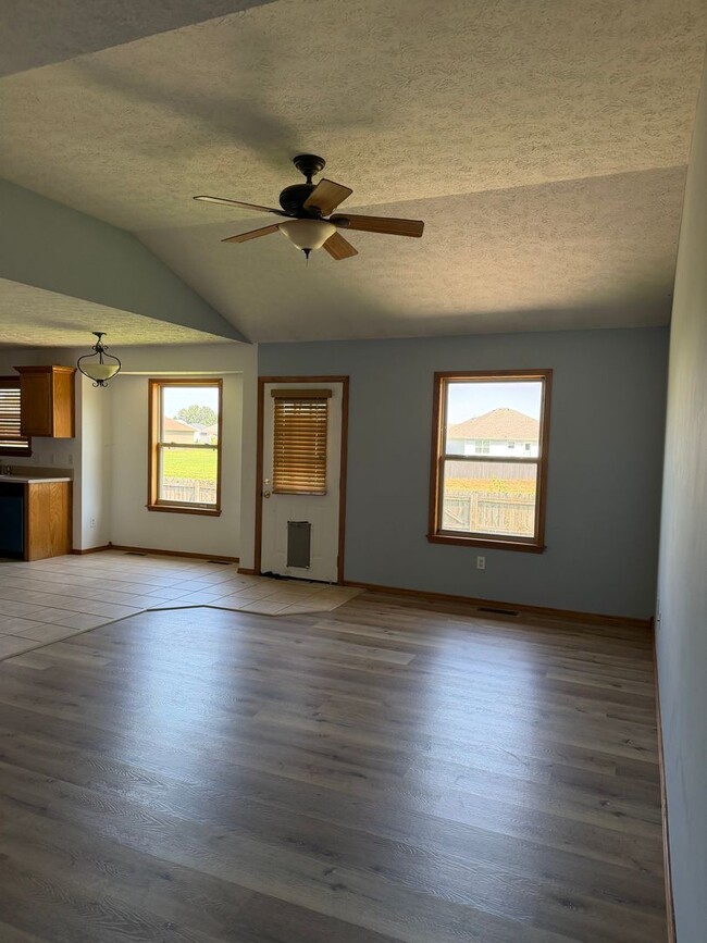 Photo - 307 E Pintail Dr