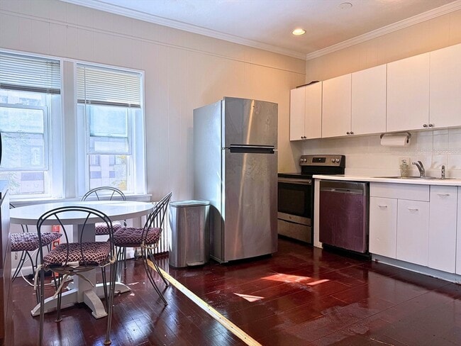 Building Photo - 3 Englewood Ave Unit 6