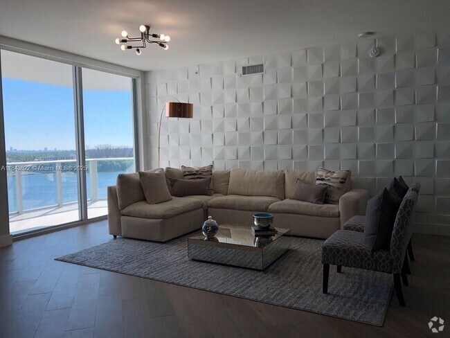 Building Photo - 17111 Biscayne Blvd Unit 808 Rental