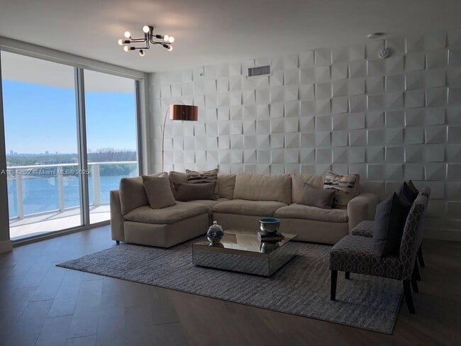Building Photo - 17111 Biscayne Blvd Unit 808 Rental