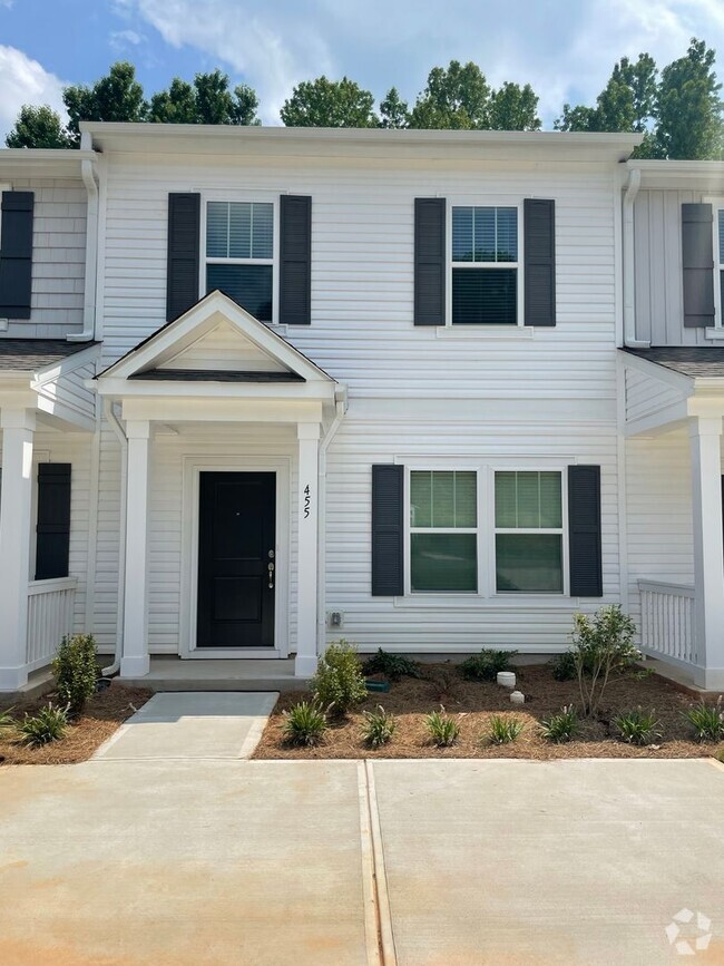 Building Photo - 3 bedroom  2.5 bathroom townhome near I-85...