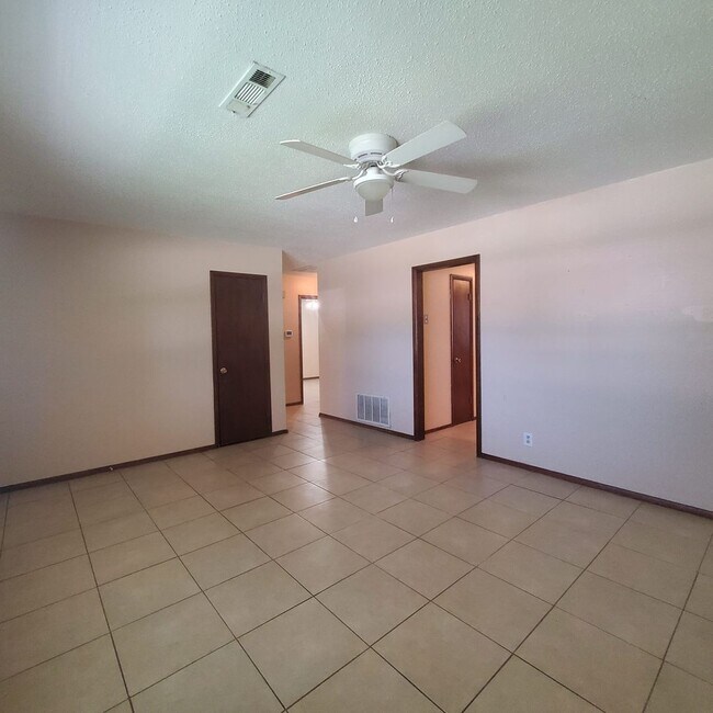 Photo - 2429 N Market Ave Unit 2429 N Market Ave