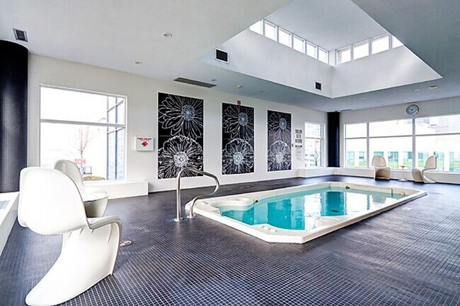 Photo - 325 Front St W Unit ID1034875P