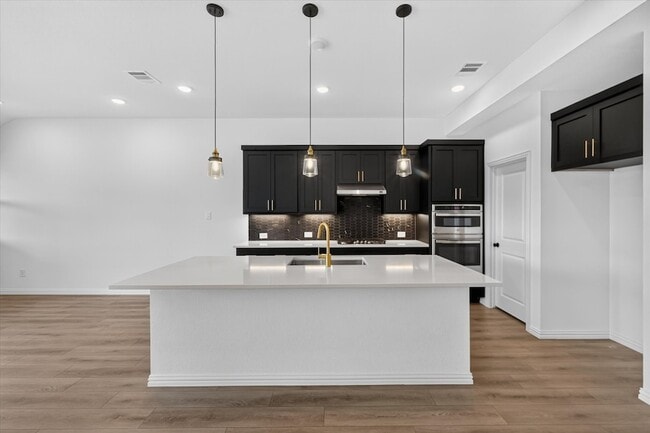 2307 Myrtle Wy