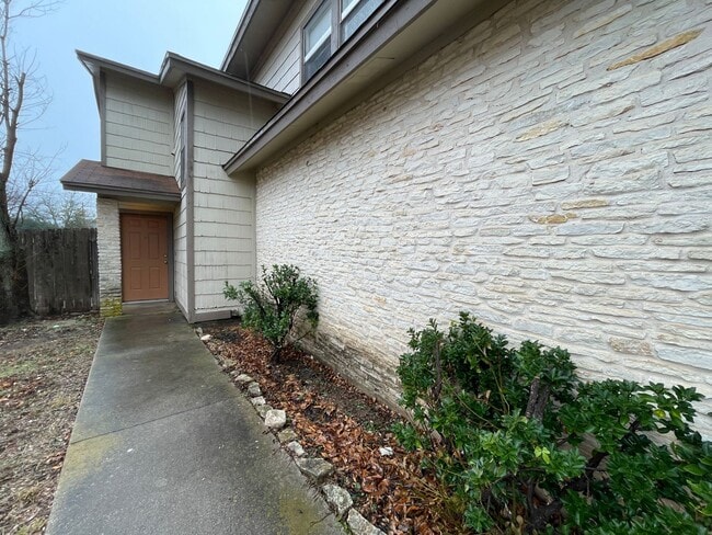 Building Photo - 1218 Royal Crest Dr