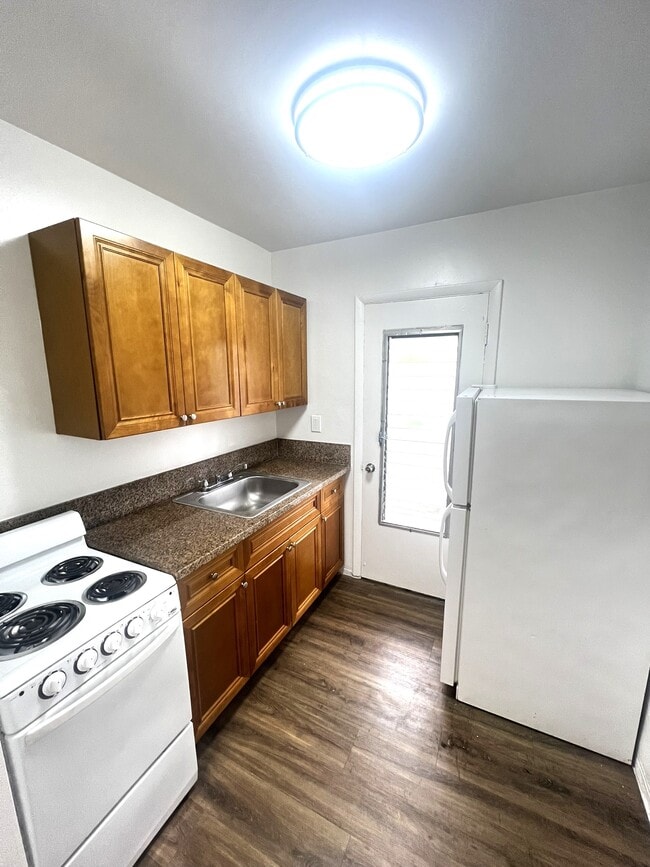 Photo - 3149 Center St