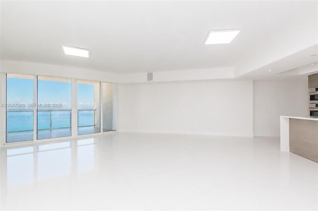 Building Photo - 17201 Collins Ave Unit 1807