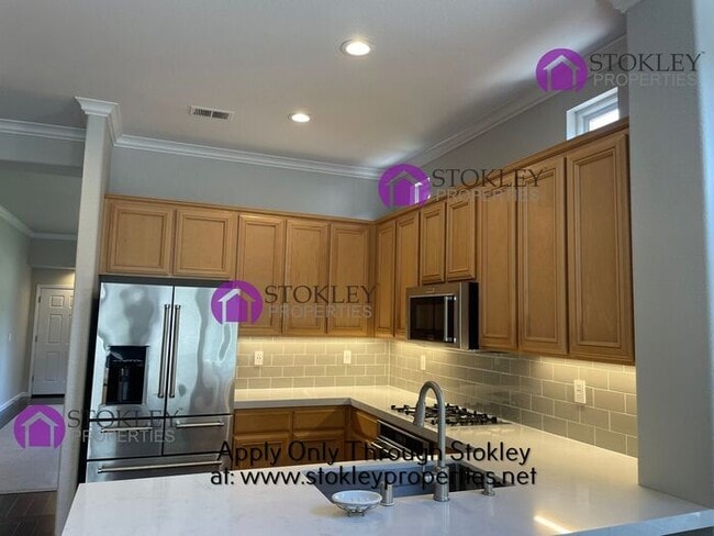 Photo - 208 Stetson Dr