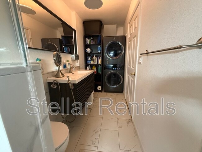 Building Photo - 5544 Lawson St Unit A