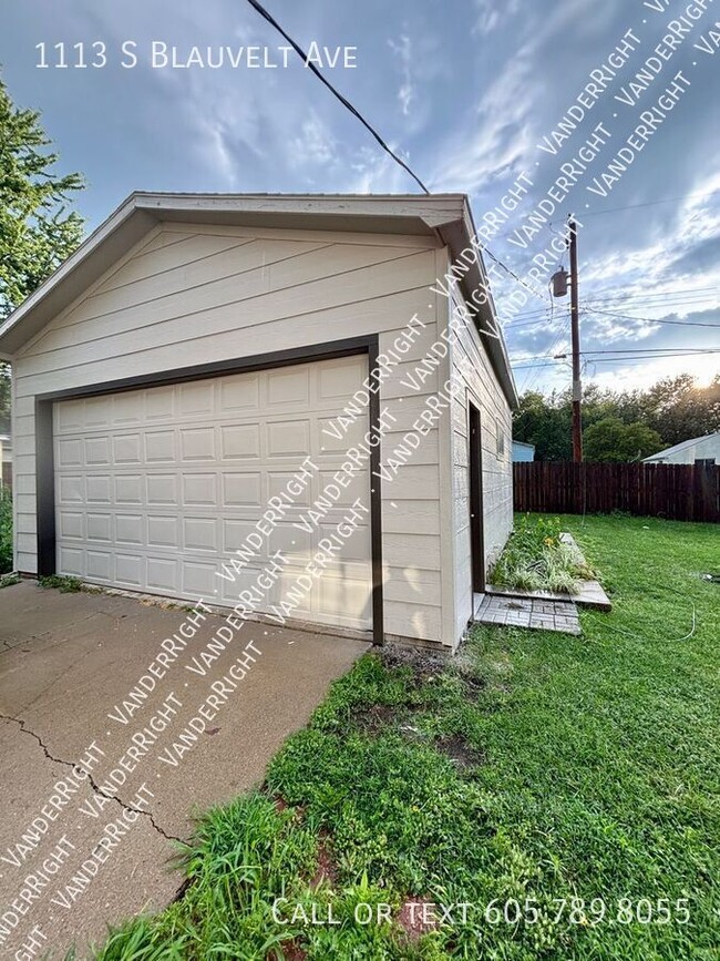 Photo - 1113 S Blauvelt Ave