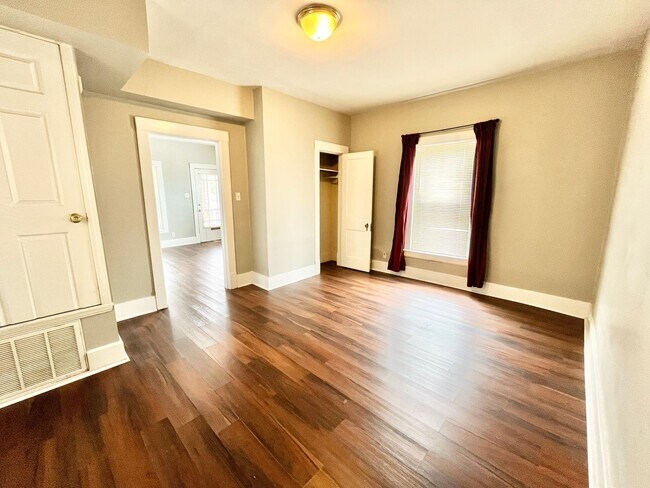Photo - 637 W Ormsby Ave Unidad 637 w ormsby-1