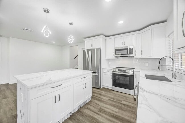 Photo - 11728 Raintree Dr