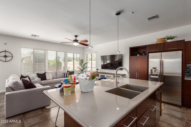 3560 E Merlot St