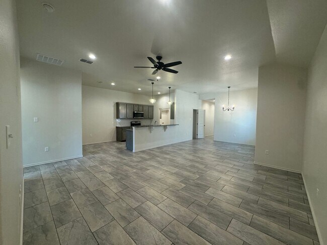 Photo - 3Bed/ 2Bath Available Now- in Lubbock coop...
